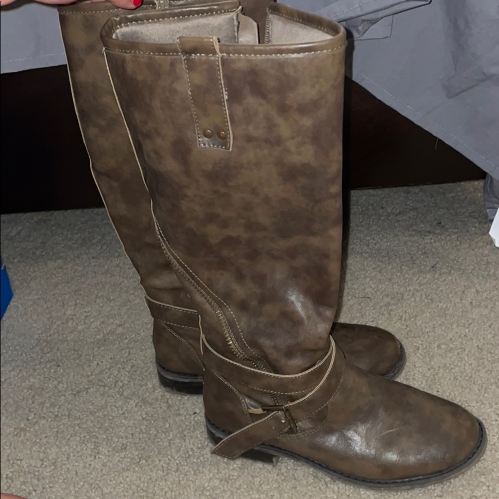 Riding boots